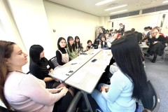 基本的には英語で進行していきましたがウクライナ人の方も結構日本語が堪能でした。