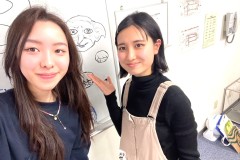 中国人の女の子と日本人の女の子とのツーショット。
