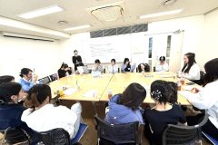 下は１３歳の中学生～１８歳の女子高生らが遊びに来てくれました。