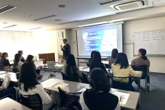 ウクライナ人に関するプレゼンテーションの様子。