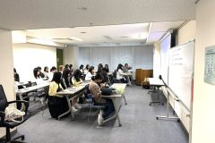 ウクライナのプレゼンテーションに聞き入る参加者の皆さん。