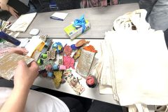 これがウクライナの伝統的な動物とかを模写したスタンプです。