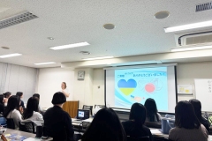 ウクライナ人による、ウクライナの、日本人の女の子たちへ向けたプレゼンテーション。
