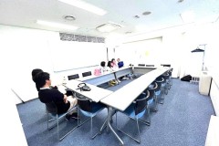 女子高校らを中心に、マレーシア人の男性も駆けつけてくれました。