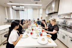 ウクライナ人と日本人とで楽しい交流女子会ができました。
