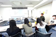 今回は4人の日本人の女の子プラスアメリカから一時帰国したというハーフの男の子が遊びに来てくれました。