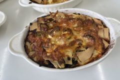 焼きたての出来立てのラザニア。