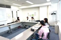 各自1対1のフリートークから始めました。