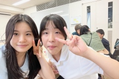 お友達と仲良くピース！